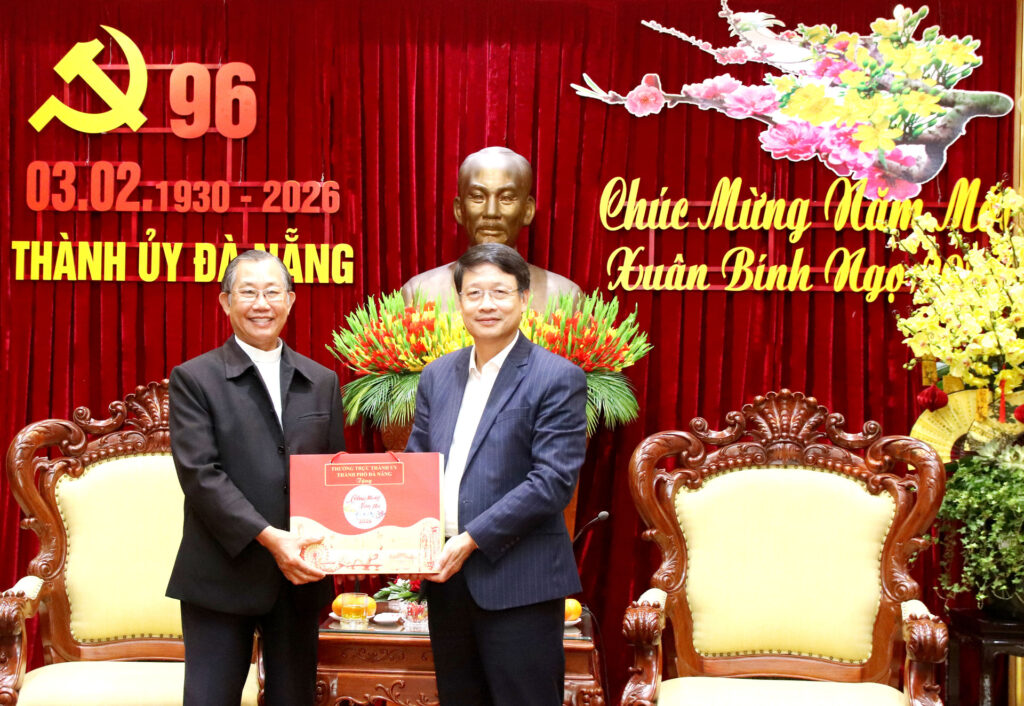 Uy ban doan ket cong giao chuc tet 2026 1