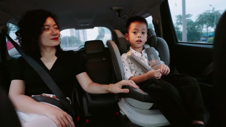 Ghế an toàn cho trẻ em khi ngồi trên xe ô tô