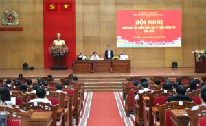500 lop boi duong ly luan chinh tri
