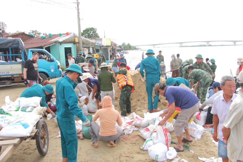 Bo tri nguon luc khac phuc hau qua thien tai 1