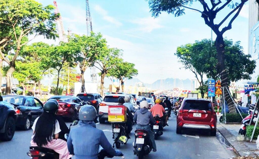 Cum du an 2 ben bac Hoa Xuan