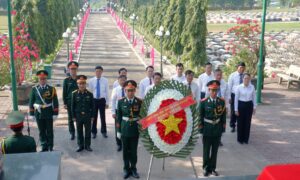 Dang huong Hoa Tien, Cam Le