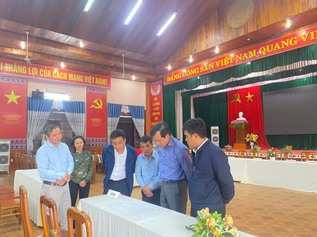 Kiem tra bau cu tai Dong Giang