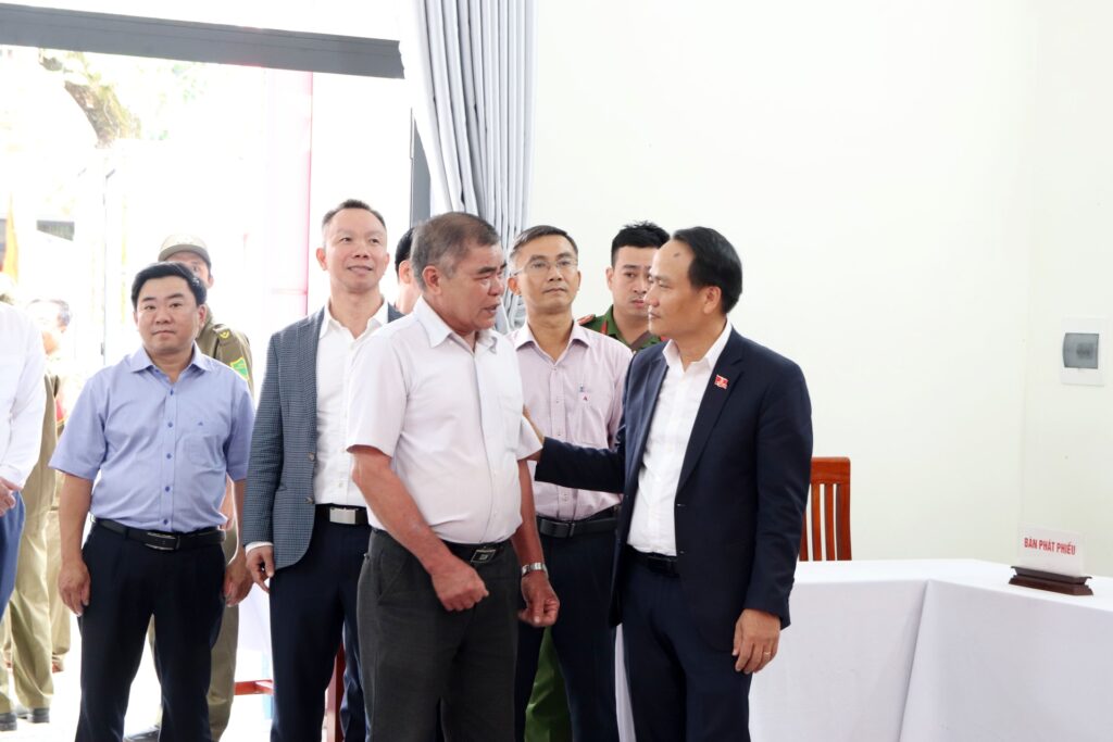 Kiem tra bau cu tai Hai Chau 2