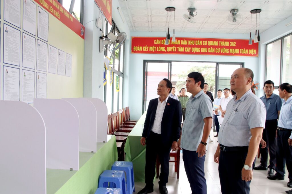 Kiem tra bau cu tai Hai Chau 3