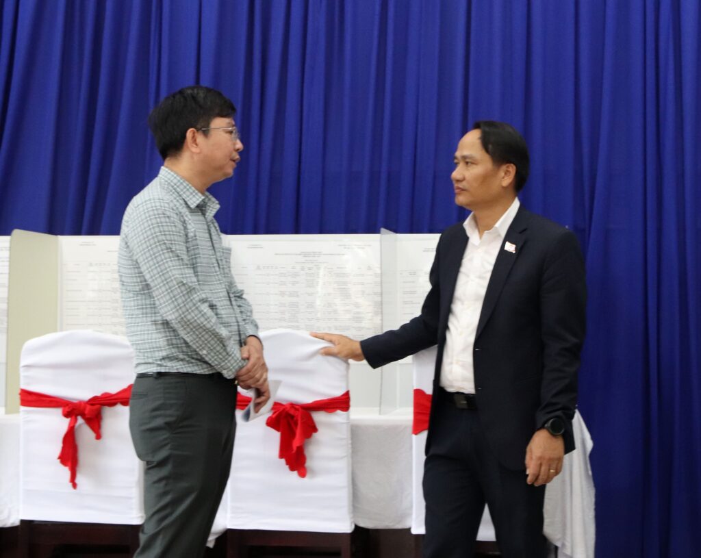Kiem tra bau cu tai Hai Chau 4