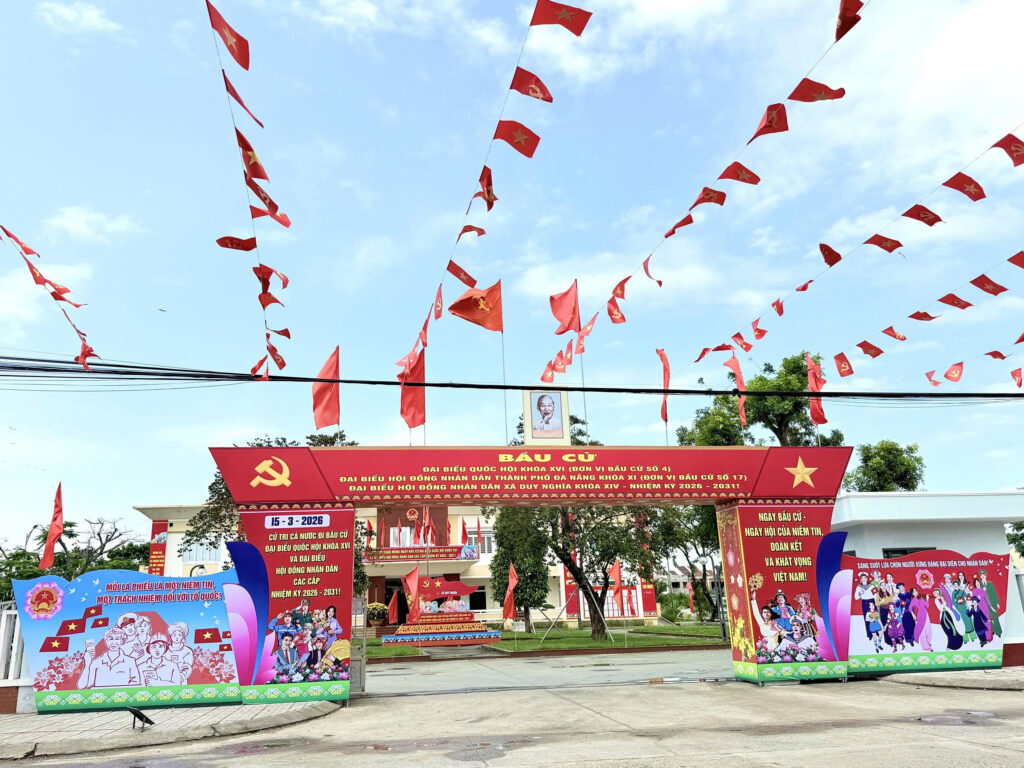 Kiem tra bau cu xa Duy Nghia 1