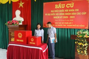 Kiem tra bau cu xa Hiep Duc_1