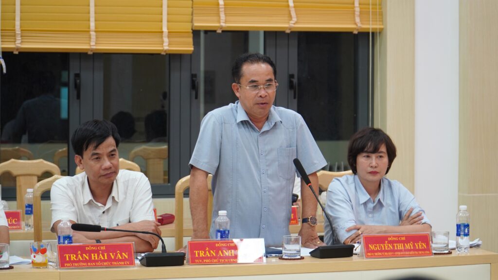 Lam viec voi Tay Giang 1