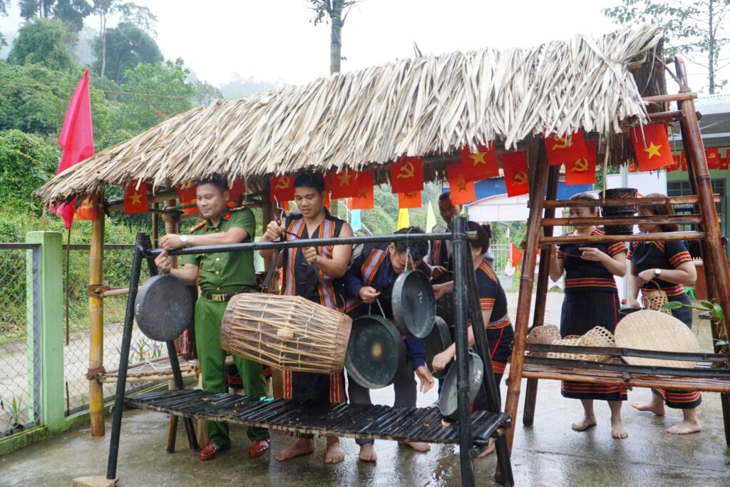 Nam Tra My san sang bau cu 3
