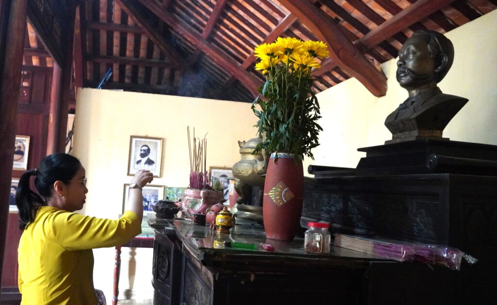 Nha luu niem Phan Chau TRinh