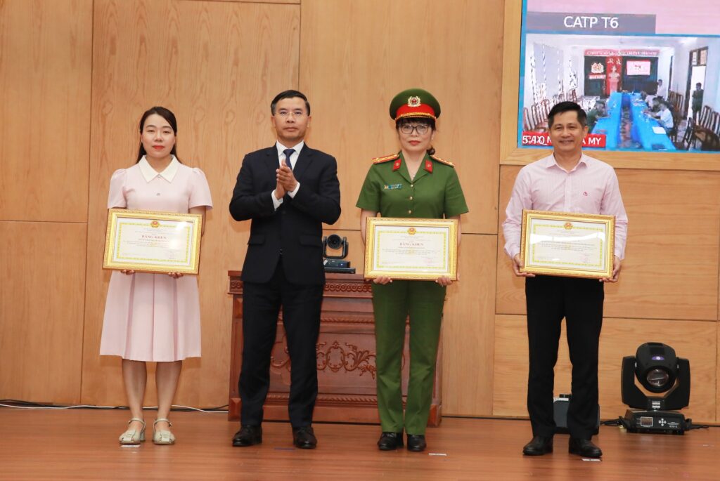 Tai hoa nhap cong dong
