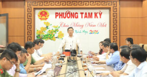 Tran Nam Hung kiem tra cong tac bau cu don vi so 5_1