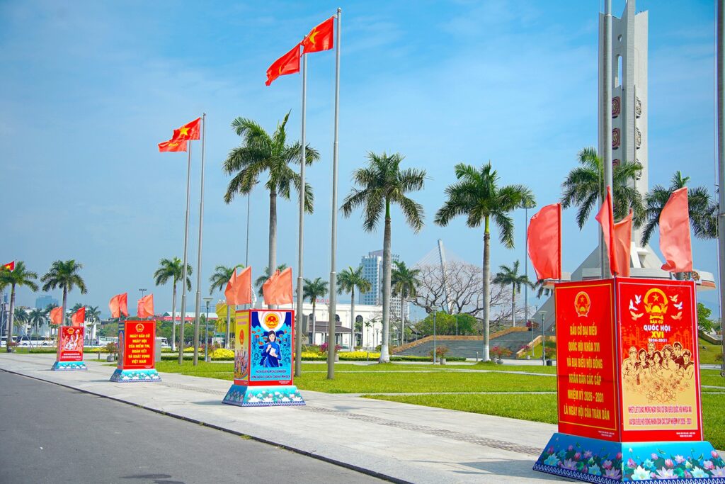 Trang tri bau cu