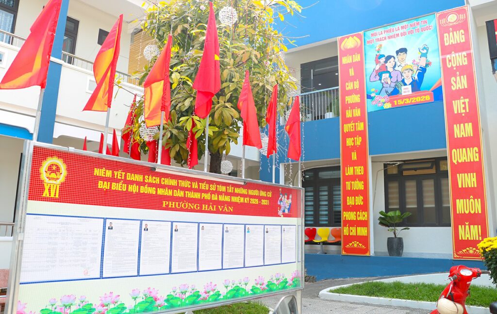 Trang tri bau cu 10