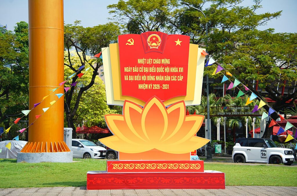 Trang tri bau cu 3