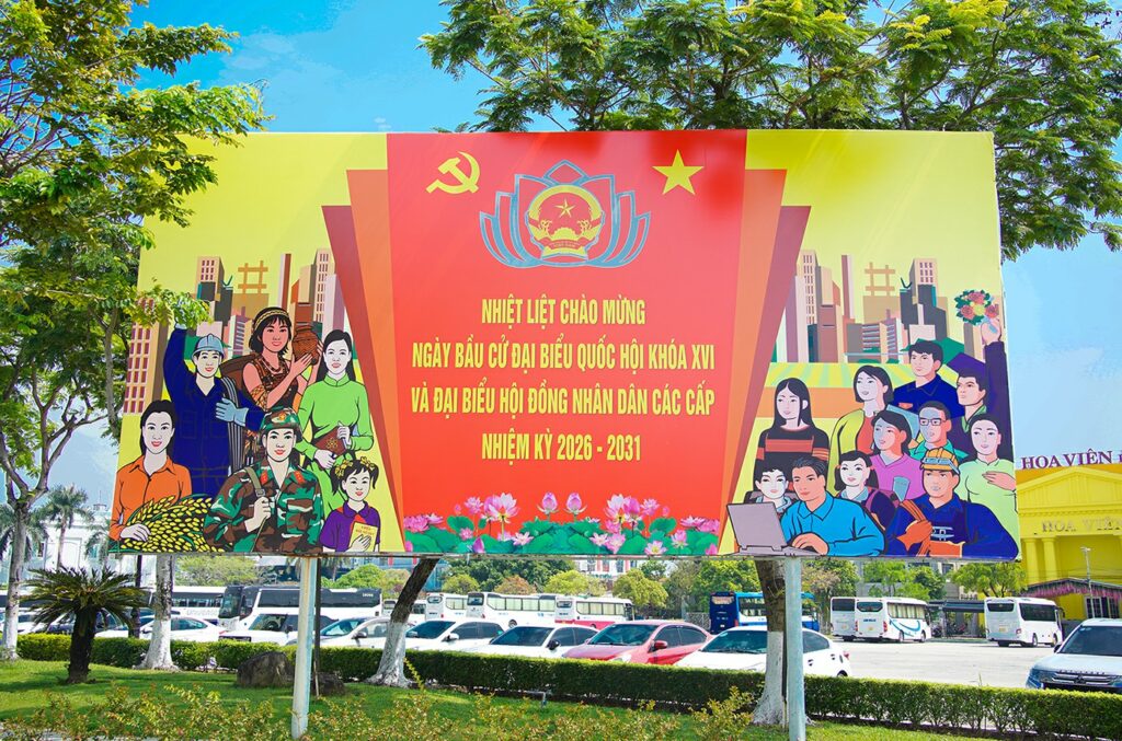Trang tri bau cu 6
