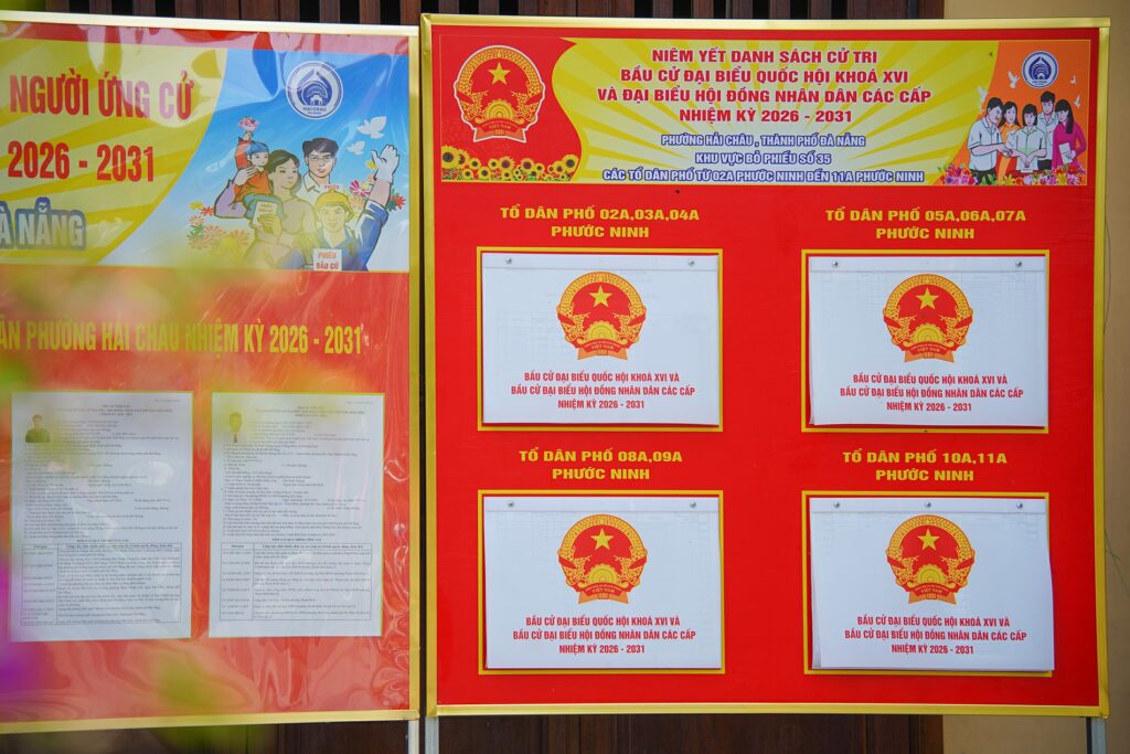 Trang tri bau cu 8