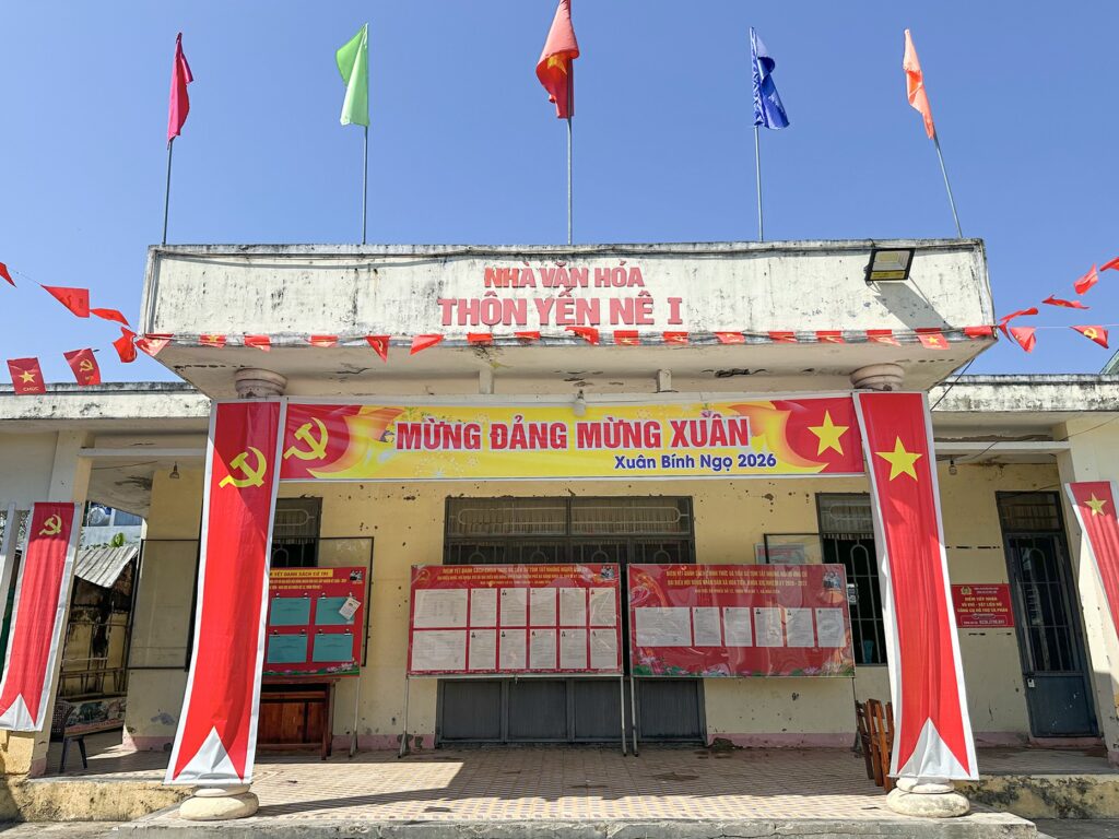 Trang tri bau cu 9