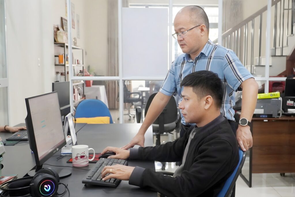 bai 2 anh 1 cong ty tnhh san xuat qua tang quang vu no luc chuyen doi so thay doi cong nghe de dap ung yeu cau trong tinh hinh moi