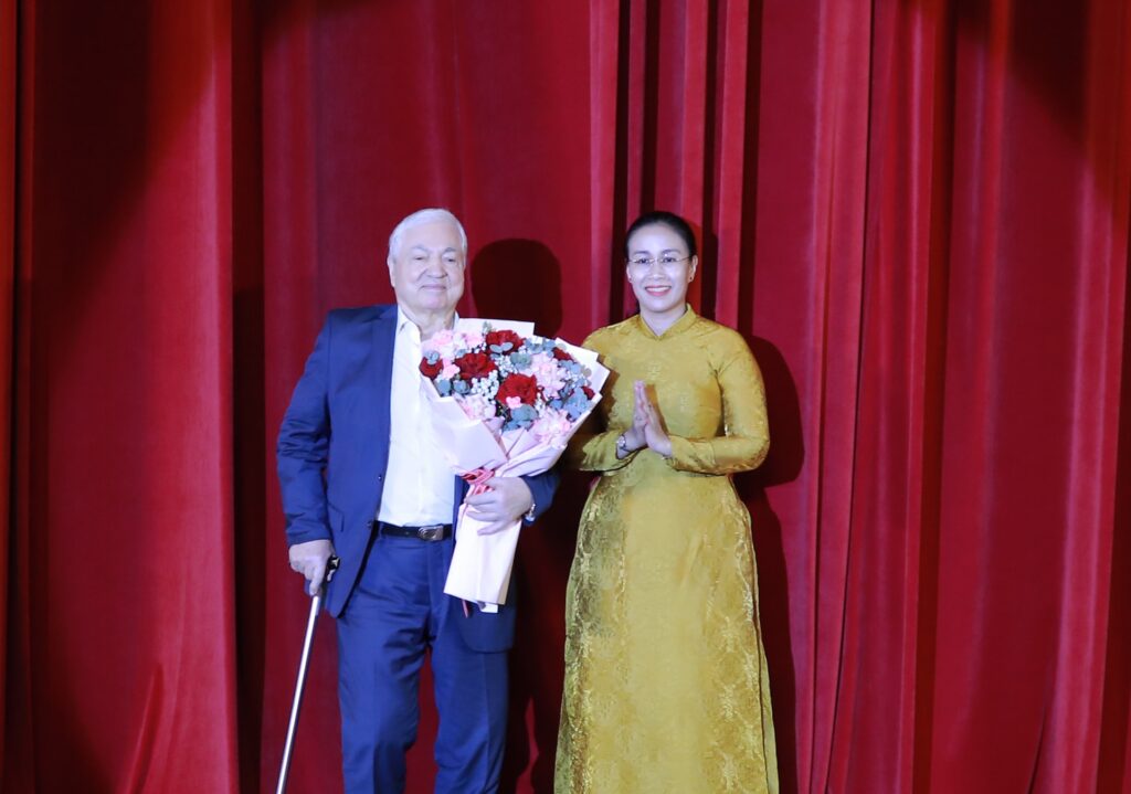 cthi tang hoa nga