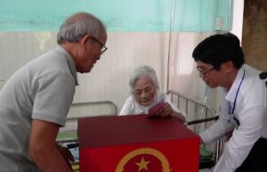 cu 116 tuoi bo phieu
