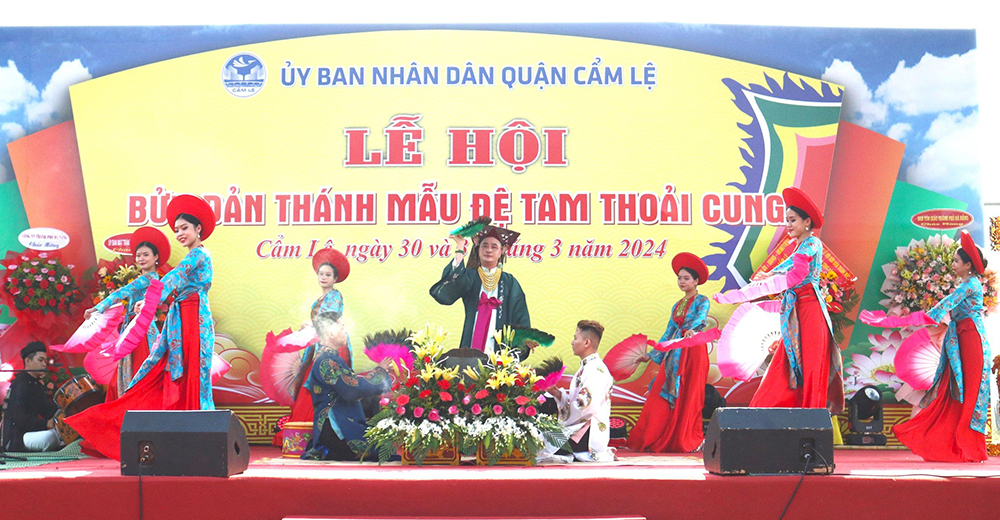 le-hoi-buu-dan-thanh-mau-de-tam-thoai-cung-quan-cam-le