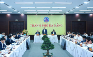 potal-thu-tuong-lam-viec-voi-ban-thuong-vu-thanh-uy-da-nang-8612805-1
