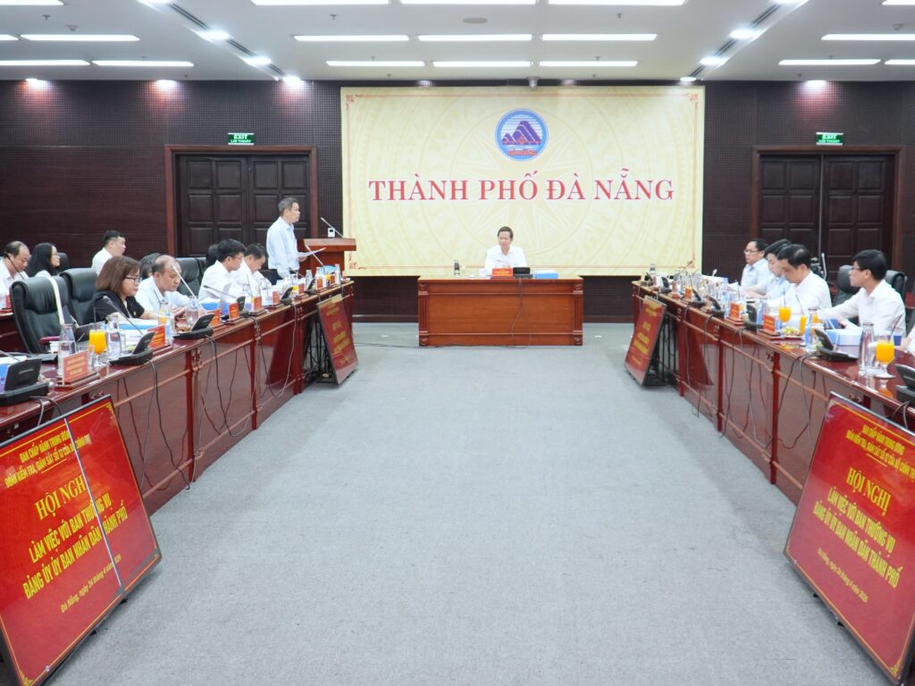 Ban Thuong truc Thanh uy lam viec voi doan cong tac 12 1777344095