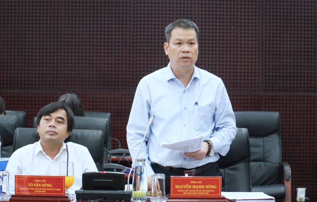 Ban Thuong truc Thanh uy lam viec voi doan cong tac 12 2 1777344071