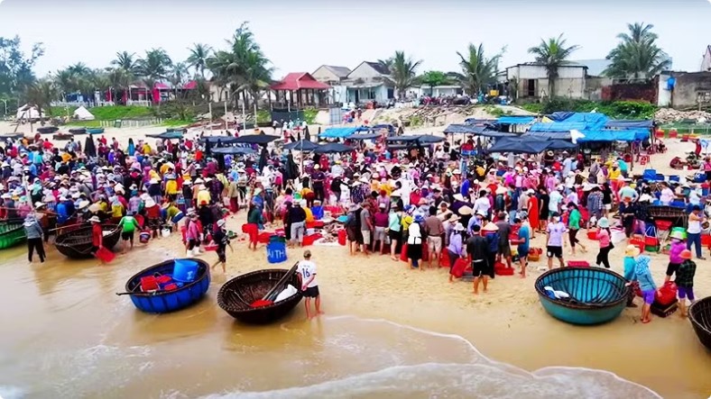 Danh thắng, địa điểm du lịch Đà Nẵng: Chợ cá Tam Tiến