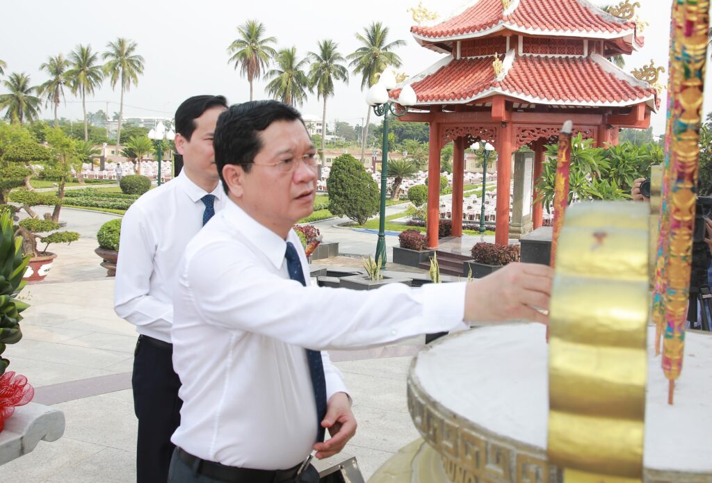 Dang huong dip Gio to 30 4 1 5 nam 2026 5 1777428940