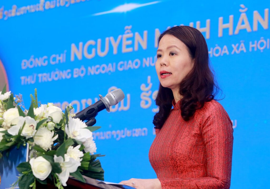 Dien dan hop tac dau tu thuong mai du lich tai Pakse 1 1775440902