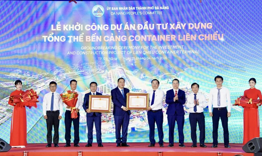 Khoi cong tong the Ben cang container Lien Chieu 6 1777343810
