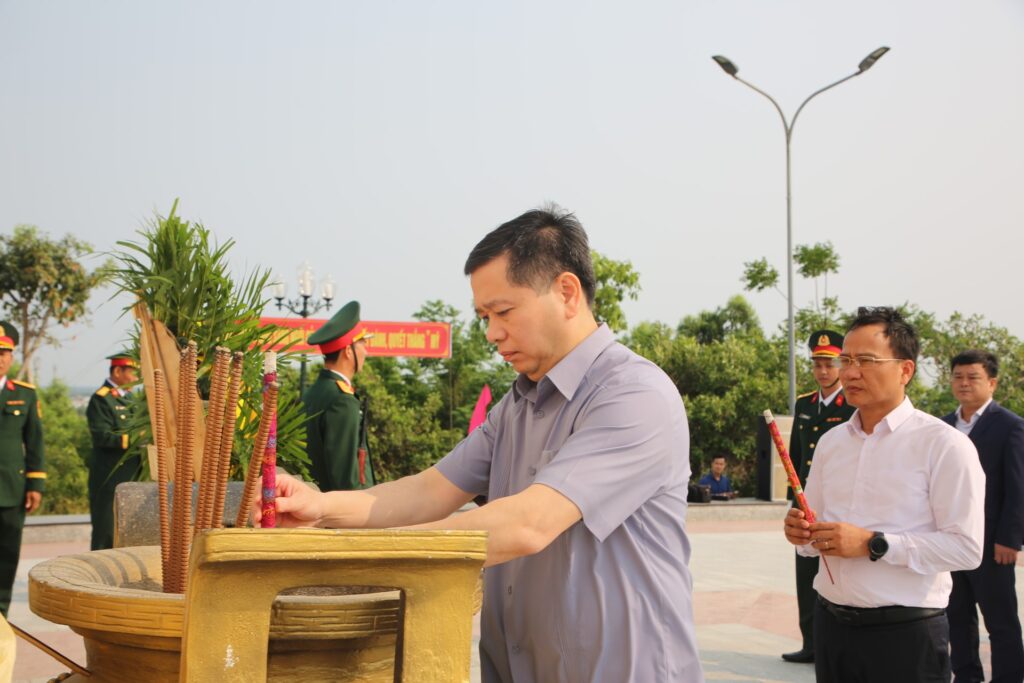 Lam viec voi Dang uy xa Nui Thanh 4 2026 5 1776736862