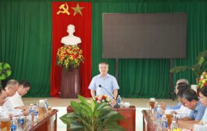 Lam viec voi Hoi An Dong, hoi An Tay