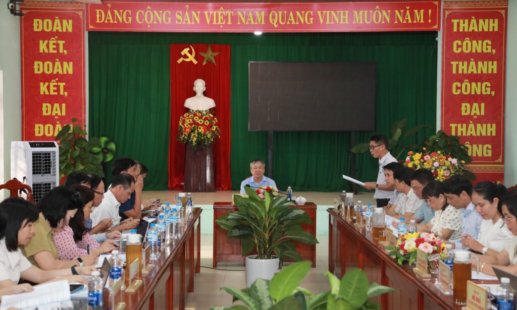 Lam viec voi Hoi An Dong hoi An Tay 2 1776999128