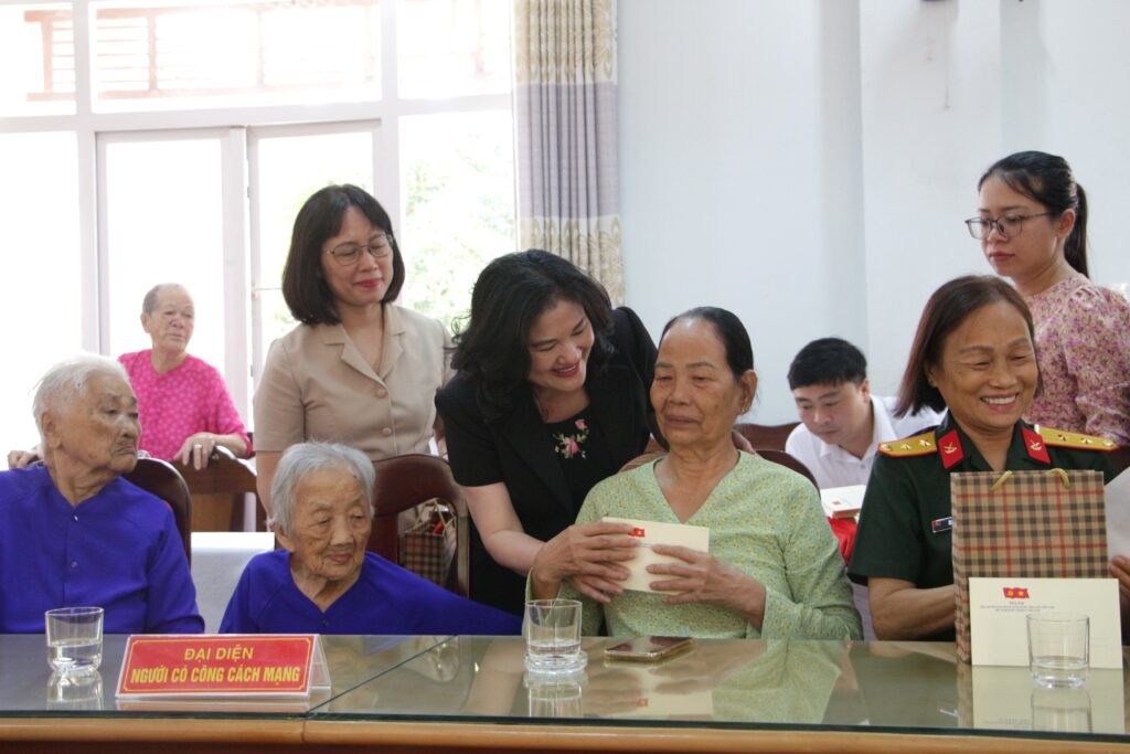 Tham Trung tam Phung duong Nguoi co cong 1777344399