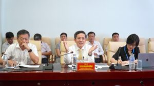 Trao doi voi Tong lanh su Ha Lan ve cang hang khong Chu Lai