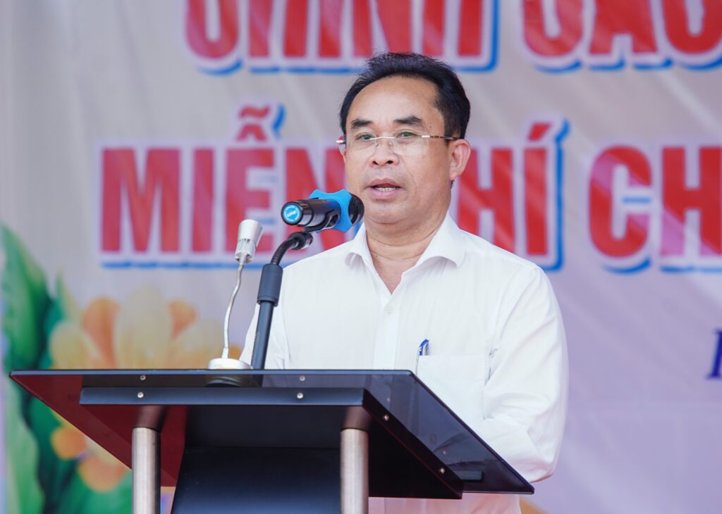 Xa Hoa Vang cap SGK mien phi cho HS 2 1776049717