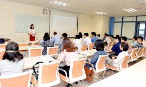 giang-vien-dai-hoc2910100137-17760658832591927017155