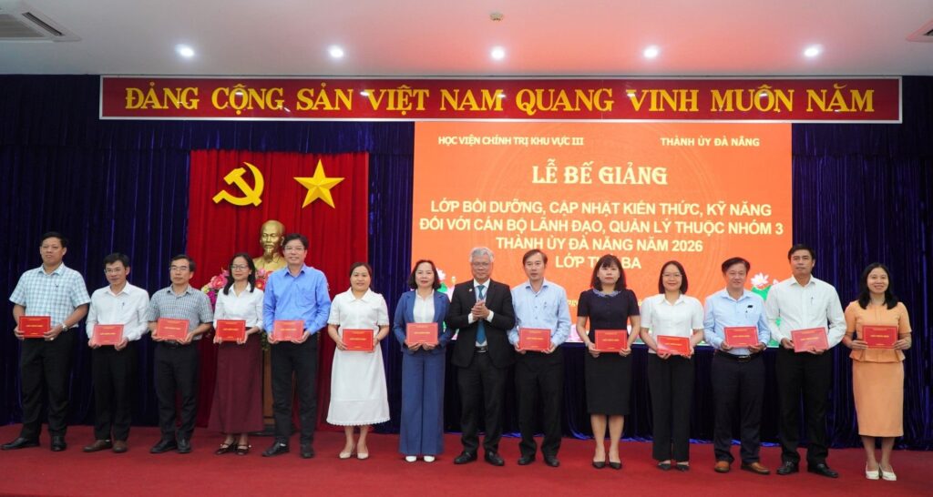 Boi duong can bo lanh dao nhom 3 2 1778813313