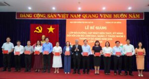 Boi duong can bo lanh dao nhom 3_2