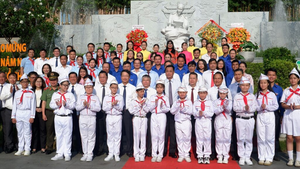 Dang huong tai thu vien 2 1778813452