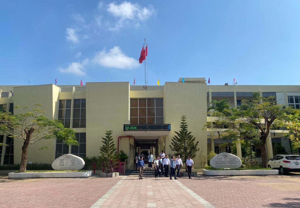 Nang cap truong chuyen Le Quy Don 1 1778466920