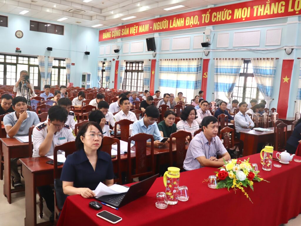 Su dung thiet bi vo tuyen tren tau cho nguoi 1 1779675639