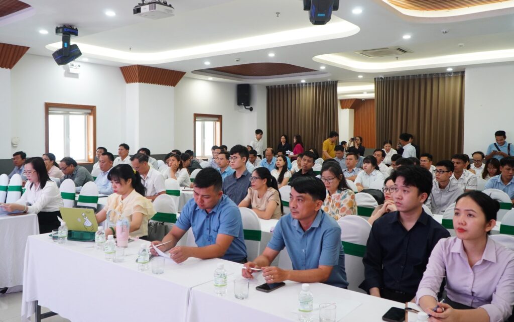 Tap huan linh vuc thong tin dien tu 2026 1780020674