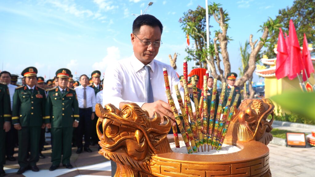 Thanh lap doi du kich Vu Hung 1 1777947466