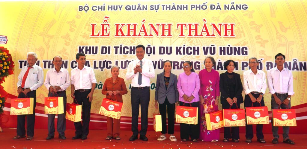 Thanh lap doi du kich Vu Hung 4 1777947441