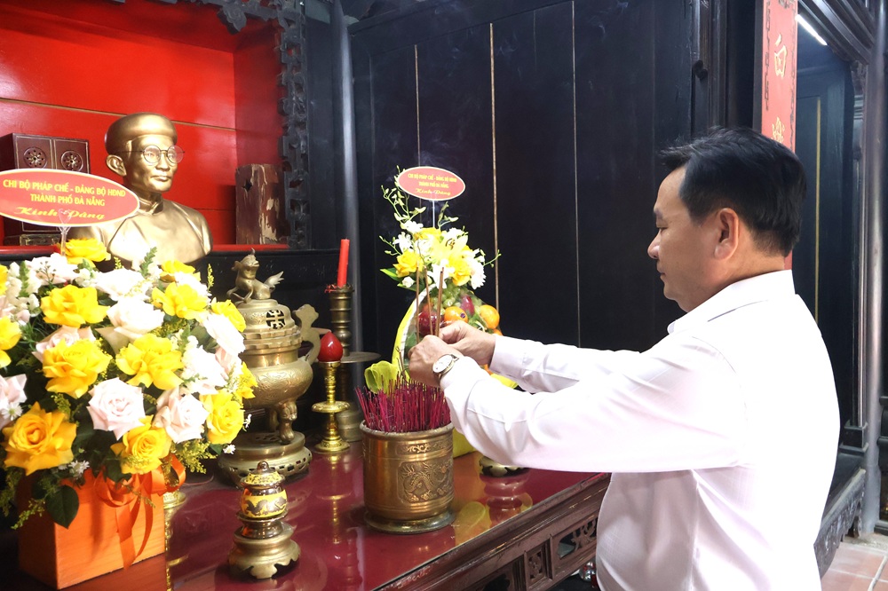 Vieng huong cu Huynh Thuc Khang 1779072279